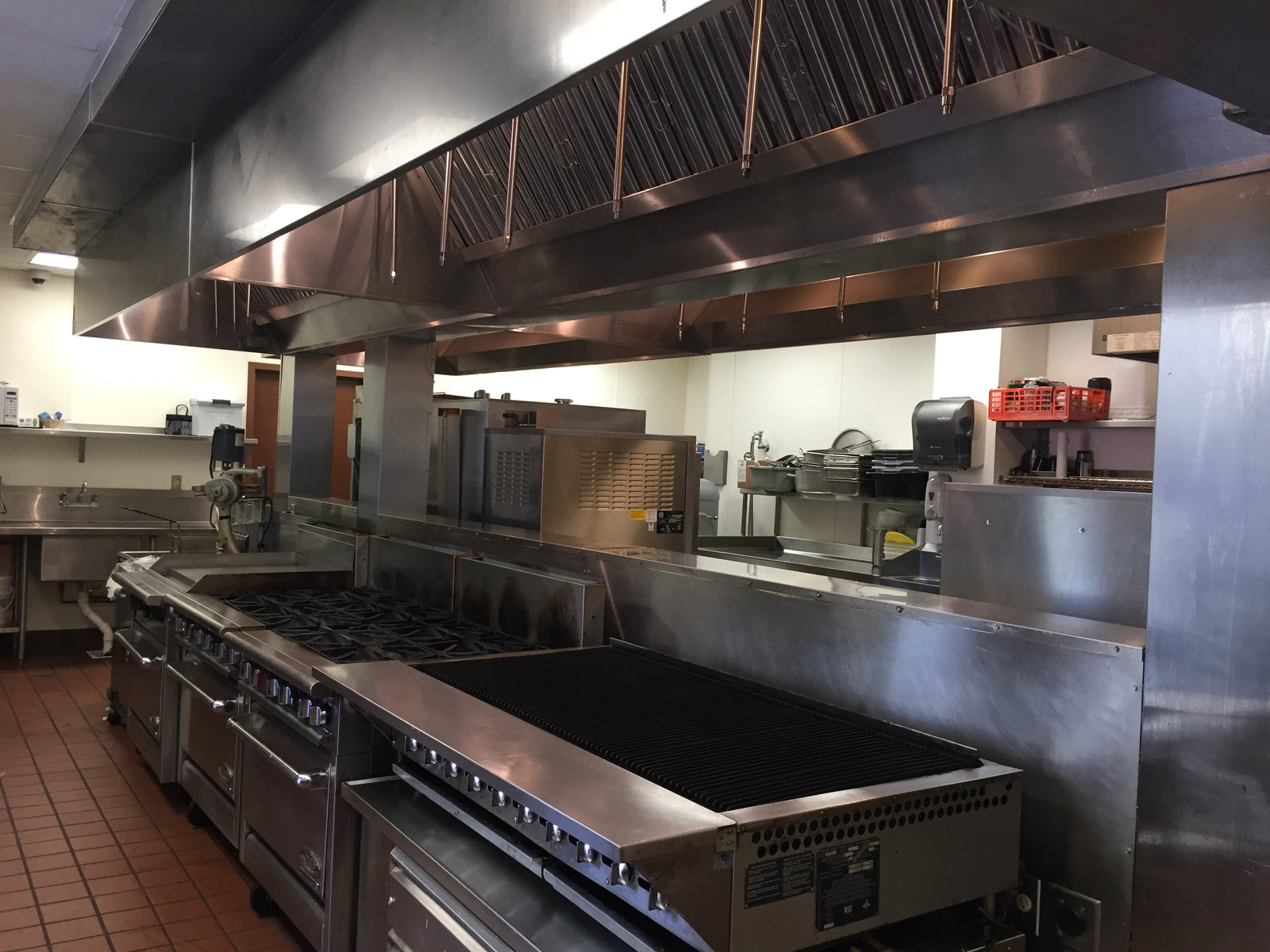 Upgrade Your Kitchen with Emerging Hood-Tech: UV Filters and Self-Cleaning Hoods